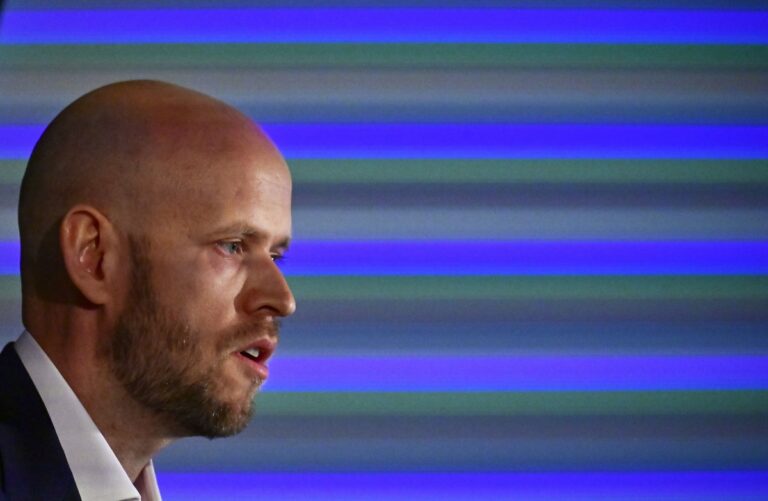 Spotify CEO Daniel Ek tells investors Apple's DMA rules are a 'farce,' but says there are 'future upsides' too